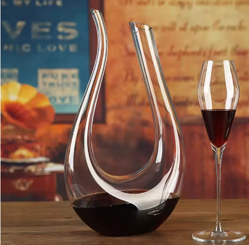Crystal wine decanter made of lead-free glass with 1.5L U-shaped design for enhanced aeration and elegant wine serving