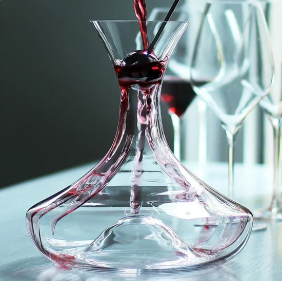 Elegant crystal wine decanter in lead-free glass with 1.5L U-shaped design for enhanced wine aeration