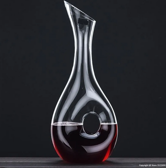Elegant crystal wine decanter made of lead-free glass with 1.5L U-shaped design for enhanced wine aeration and flavor.