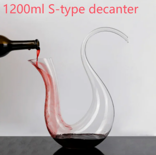 Elegant crystal wine decanter 1.5L lead-free glass U-shaped design for enhanced wine aeration
